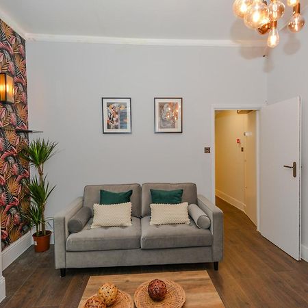Cosy 1 Bedroom Home For Small Families London Kültér fotó