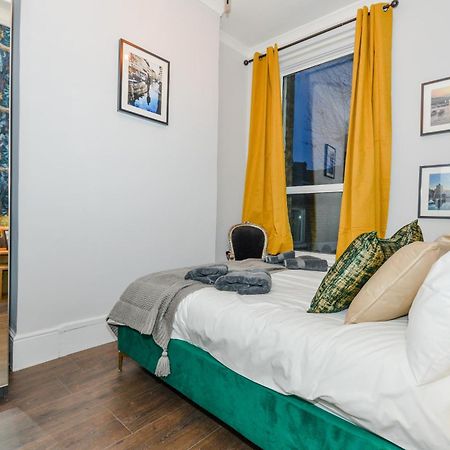 Cosy 1 Bedroom Home For Small Families London Kültér fotó