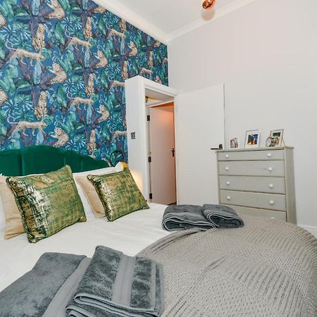 Cosy 1 Bedroom Home For Small Families London Kültér fotó