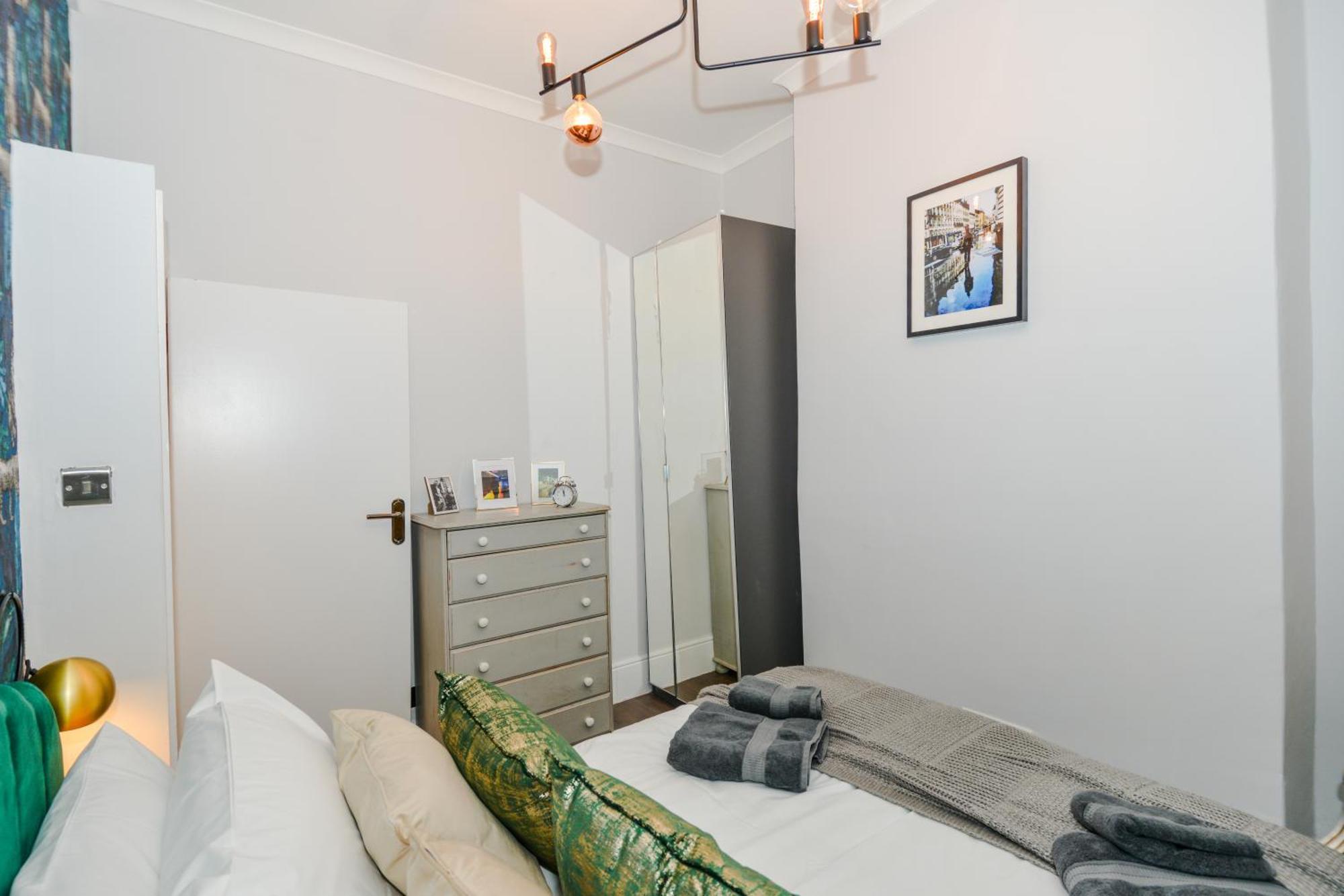 Cosy 1 Bedroom Home For Small Families London Kültér fotó