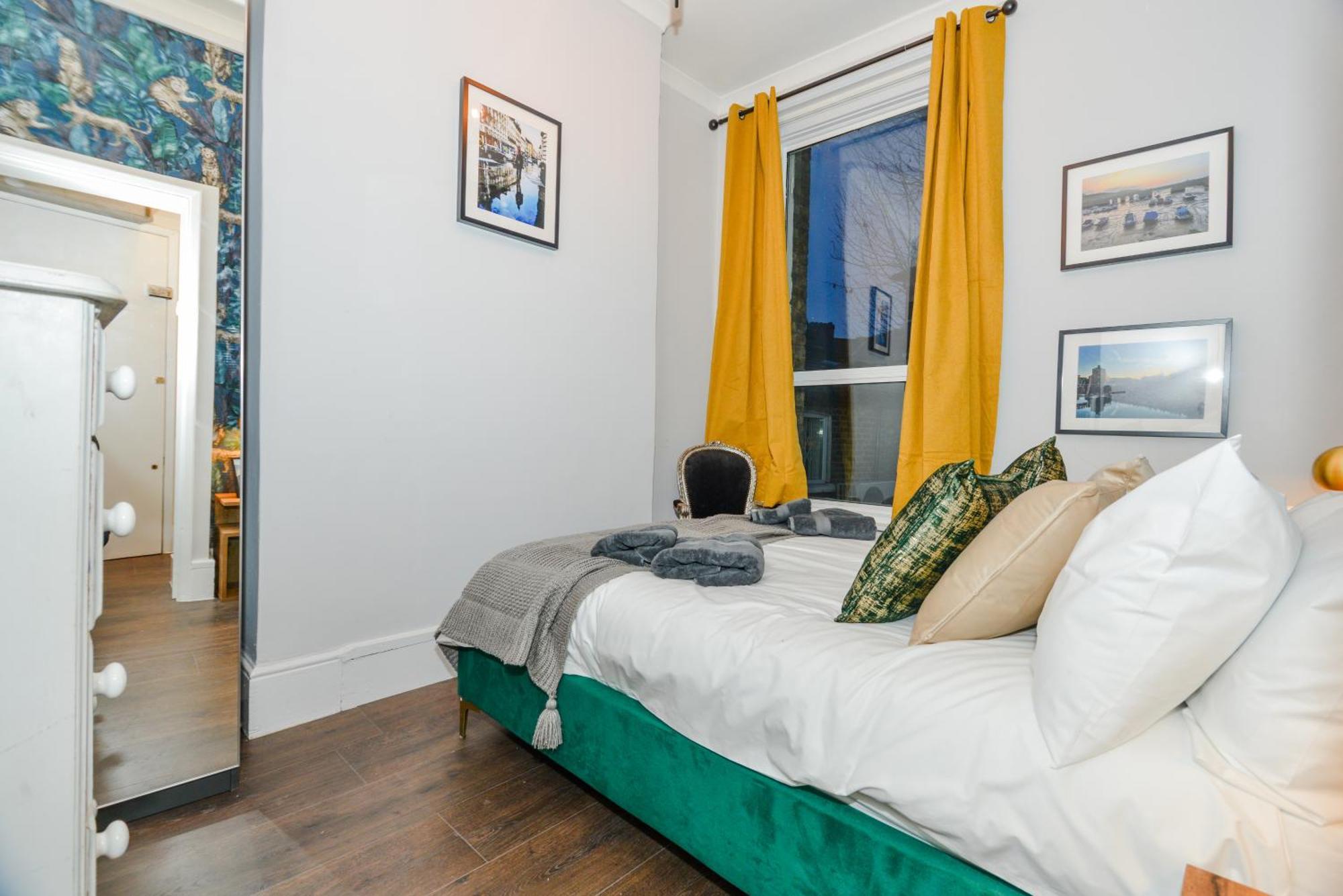 Cosy 1 Bedroom Home For Small Families London Kültér fotó