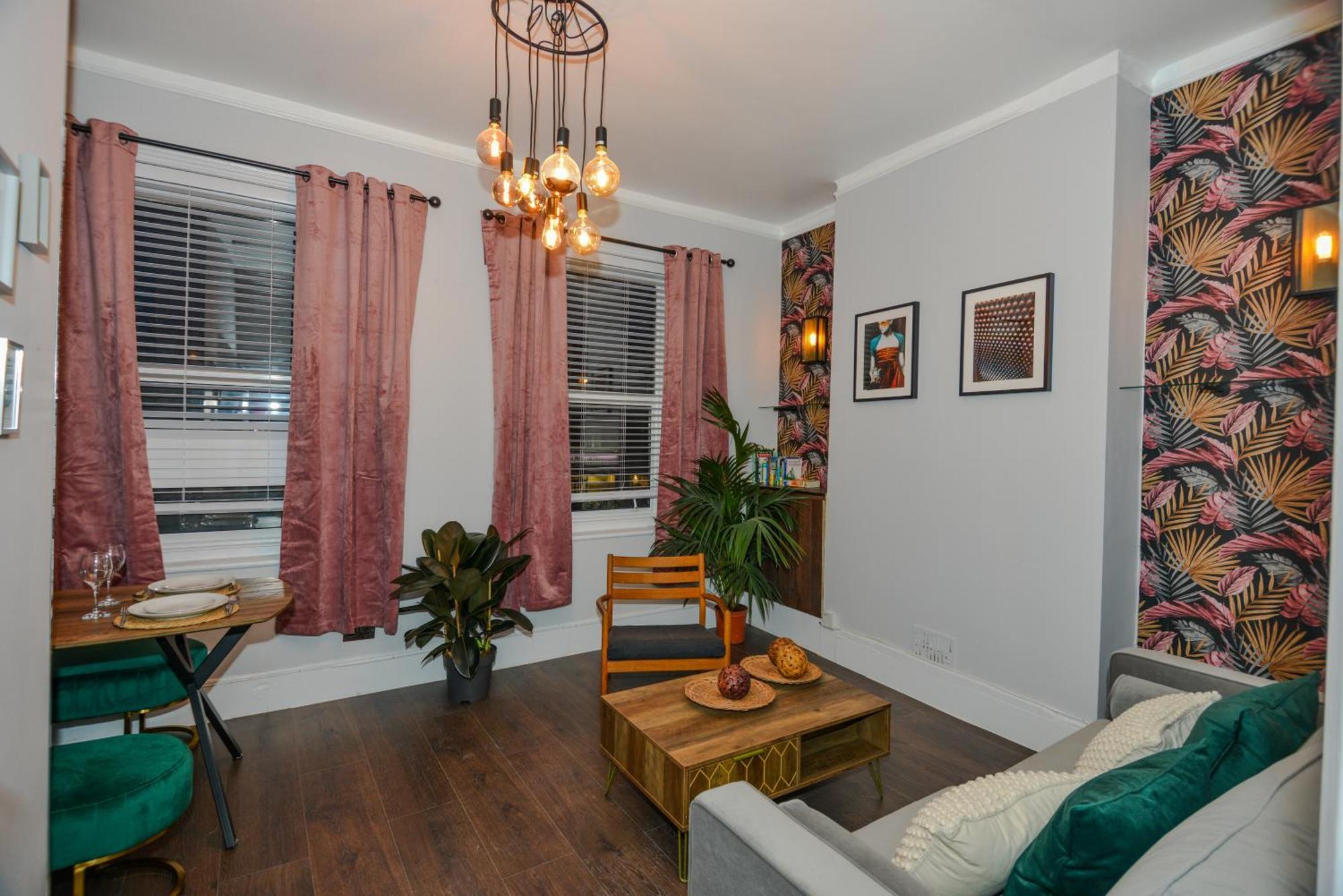 Cosy 1 Bedroom Home For Small Families London Kültér fotó