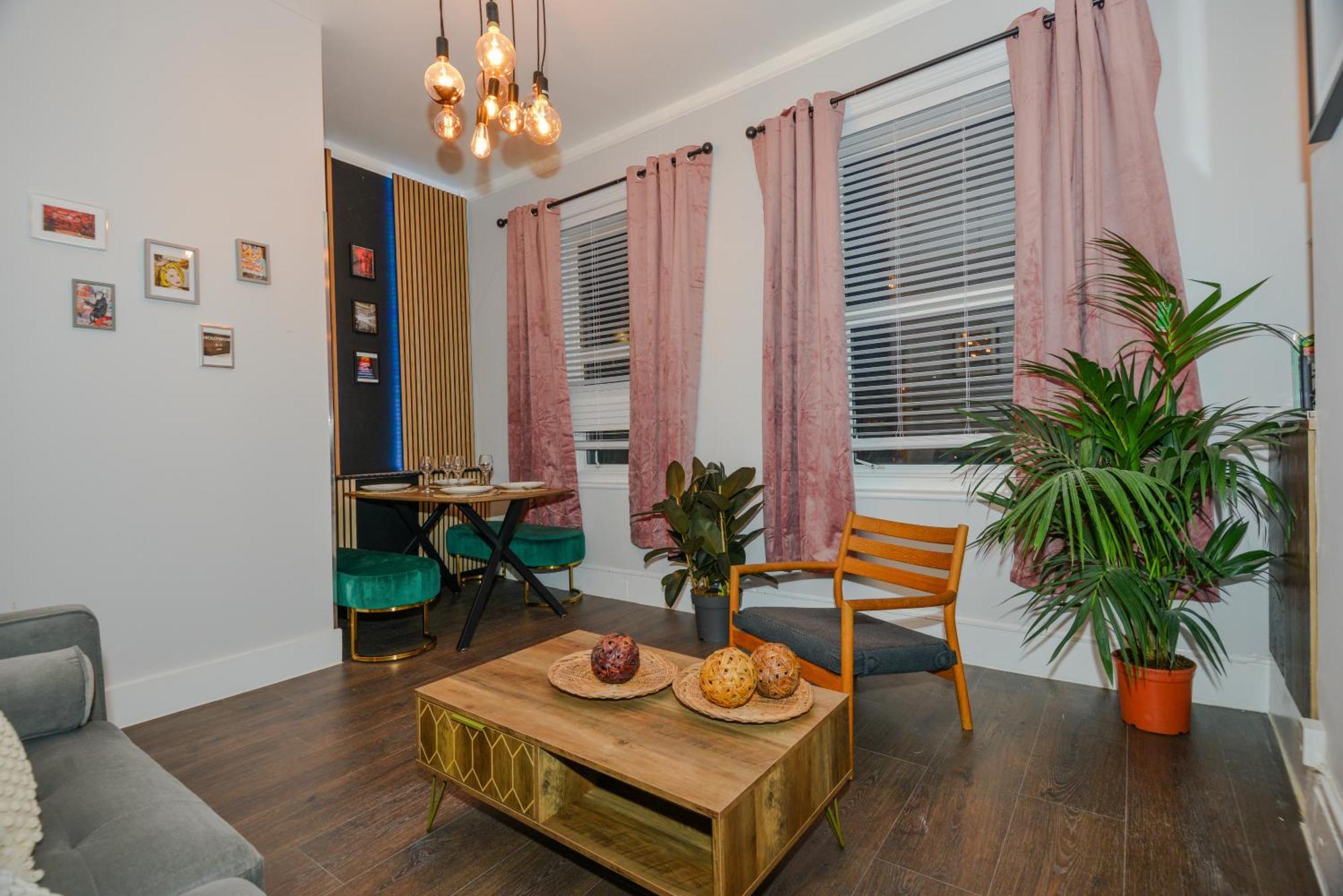 Cosy 1 Bedroom Home For Small Families London Kültér fotó